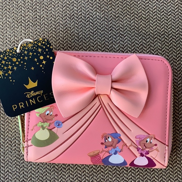 Loungefly x Disney Cinderella Bow Wallet - Picture 14 of 14